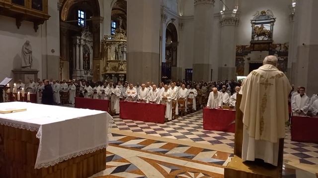 Cattedrale di Udine. Santa Messa Crismale. Inizio della Celebrazione (2) смотреть онлайн