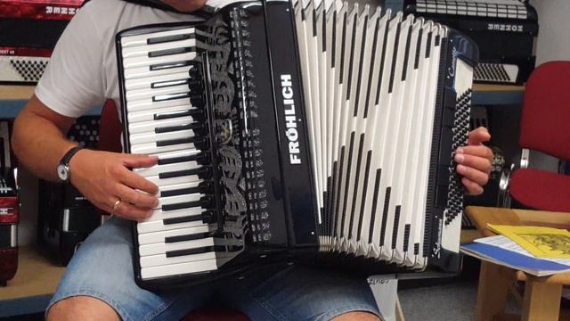 Klangprobe Akkordeon Fröhlich Schumann Cassotto Weltmeister Cassotto 374