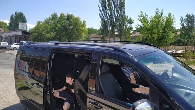 Тандыр. Процесс приготовления самсы из черемши. Wild onion samosa cooked by natives in Uzbekistan. смотреть онлайн