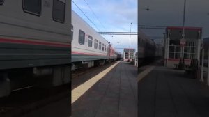 ЭП2К-084 с пассажирским поездом Екатеринбург — Анапа следует через о.п Первомайская