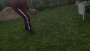 Играем в мяч кидаю максимально вверх!!!