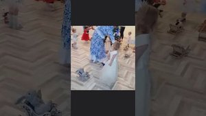 Танец с саночками исполняют дети 1 младшей группы
