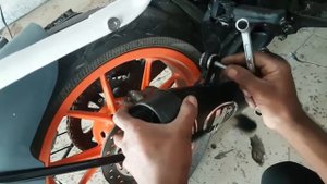 KTM DUKE390 EXHAUST CHANGE | M4 EXHAUST REPLICA