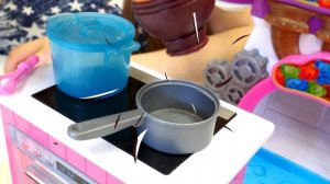 БАРБИ ПОТЕРЯЛА КРАСОТУ | Видео для девочек про куклы Барби | ТОЙКЛАБ