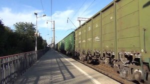 Электровоз ВЛ80Т-846 с грузовым поездом