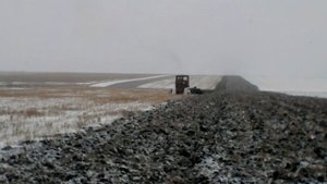 Зима пришла слишком рано. Трактор Т-4А с бдт по снегу.