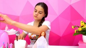 Кукла Барби в Салоне Красоты создает НОВЫЙ образ! Игры одевалки в видео для девочек