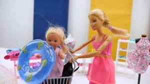 Барби и Штеффи собираются в отпуск! Видео для девочек - Одевалки