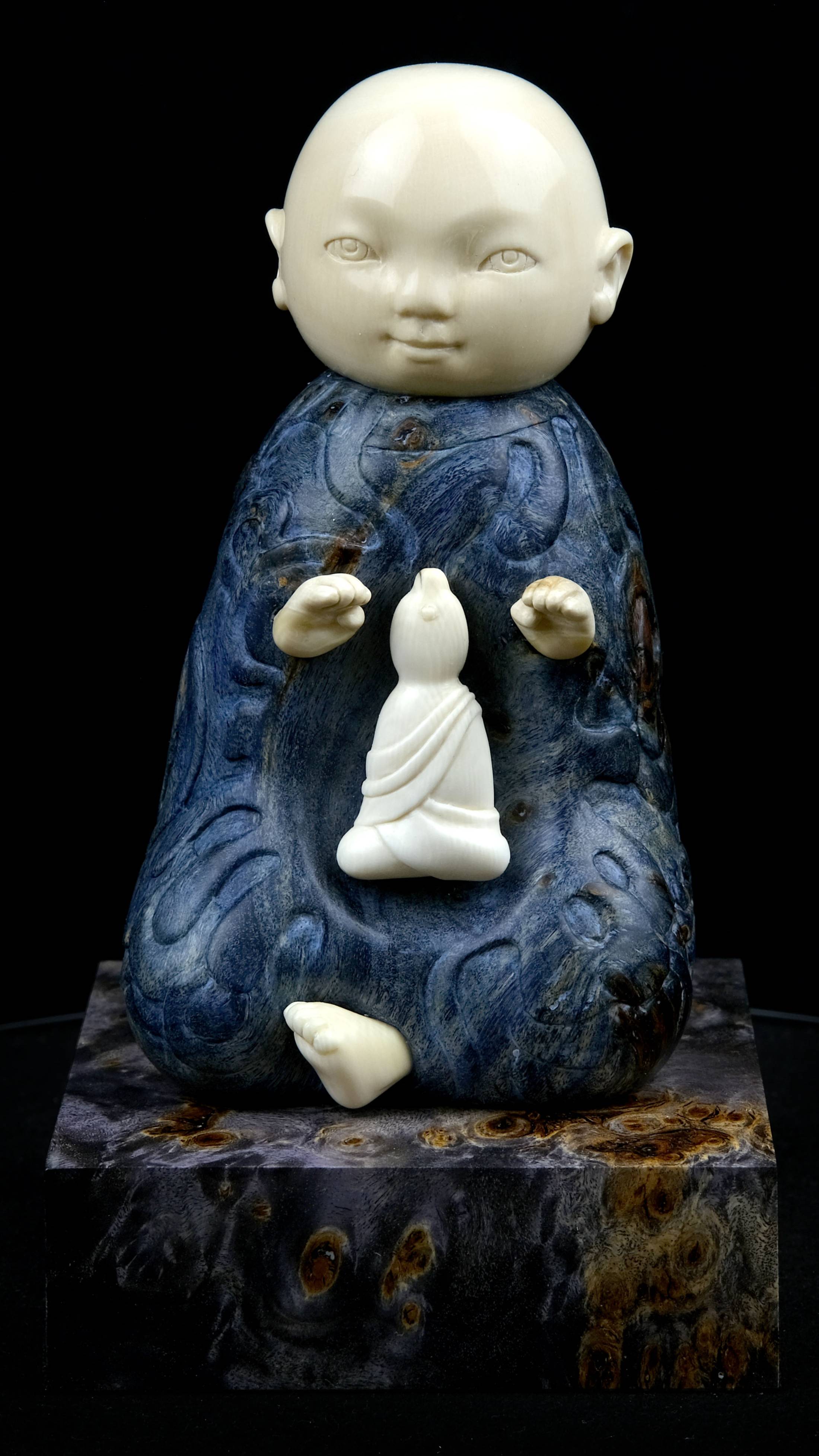 Скульптура из серии «Музыка и тишина» Жест тишины