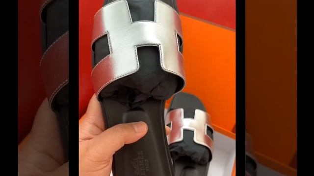 UNBOXING Hermes Oran Sandals Silver 2020 (English Version) смотреть онлайн