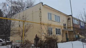Протекающие крыши и разрушающиеся фасады. Жители села Ольгино добиваются ремонта домов