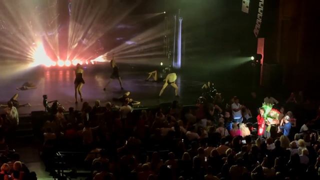 Филипп Кирокоров вышел в зал - Philip Kirkorov - ШОУ «Я» - Miami, September 27, 2018 смотреть онлайн