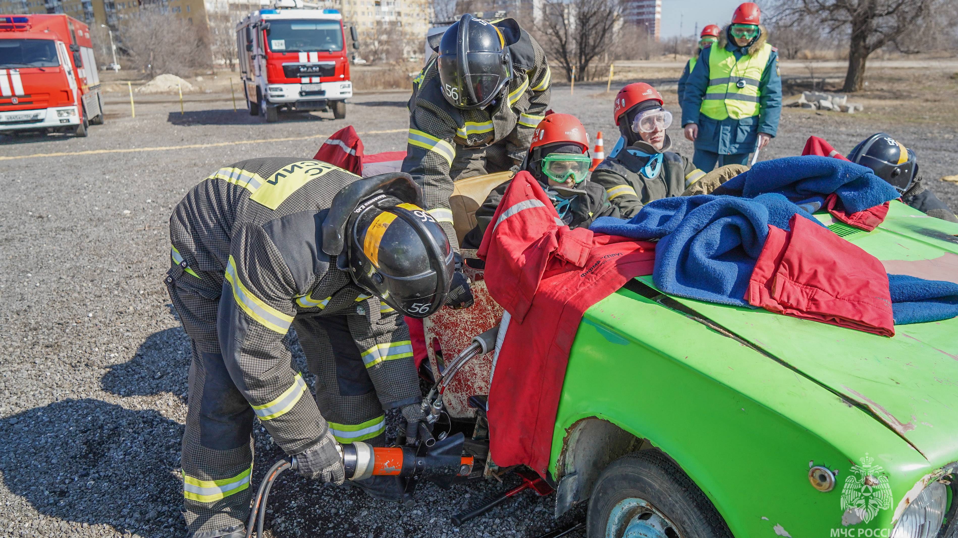 Определена лучшая команда Волгоградской области по проведению аварийно-спасательных работ при ДТП