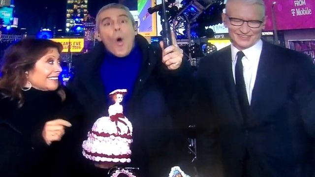Cheri Oteri Roast Real HouseWives Anderson Cooper Andy Cohen New Years Eve Celebration 2023 смотреть онлайн
