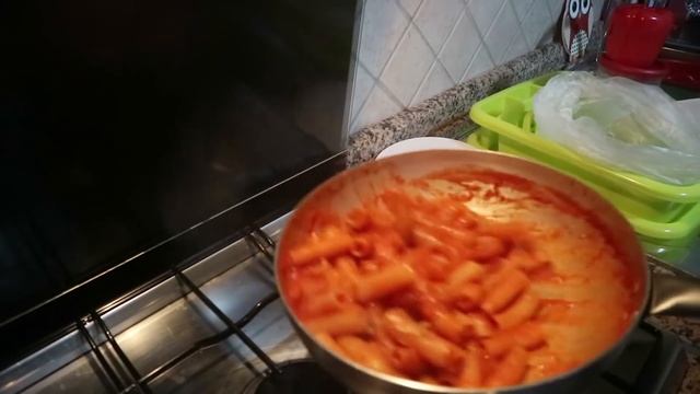 🍝😋 MANGIAMO SOLO AMATRICIANA per 24 ORE!! *delizioso* смотреть онлайн