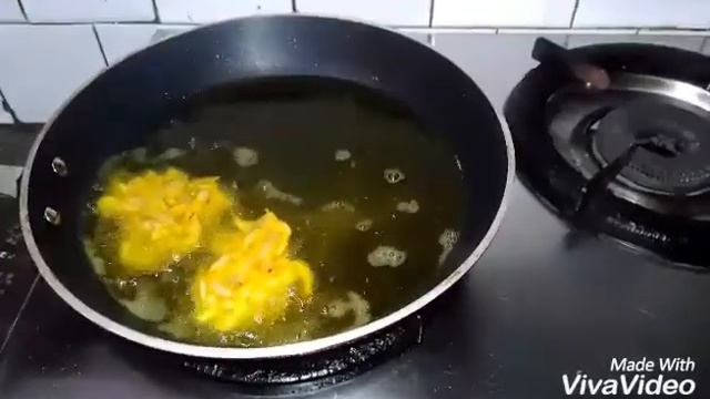 छोटे prawn का पकोड़ा, Prawn crunchy pakoda (झींगे का चटपटा पकोड़ा) смотреть онлайн