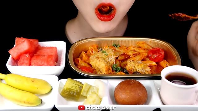 QUARANTINE LIFE MUKBANG✈ECONOMY CLASS MEAL MUKBANG My dream is to travel😂 feat. flight white noise смотреть онлайн