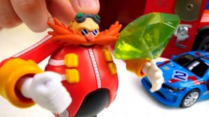 Доктор Эггман создал РОБОТА чтобы уничтожить СОНИКА! Видео игры битвы для детей