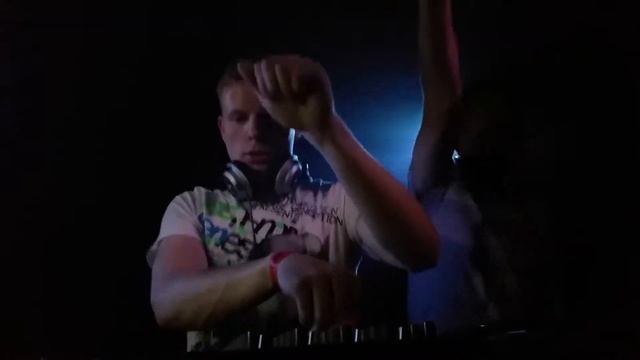 Dj Trunk Vz. Schanzz-Vicious Brothers in Faval смотреть онлайн