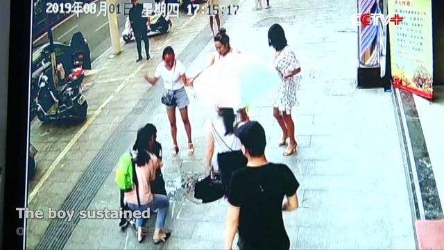 Curious Boy Falls into Manhole in Southwest China City смотреть онлайн