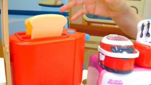 Кукла Челси сломала ГИТАРУ! Музыкальное видео с Машей Той Клаб. Ищем НОВУЮ гитару по подсказкам