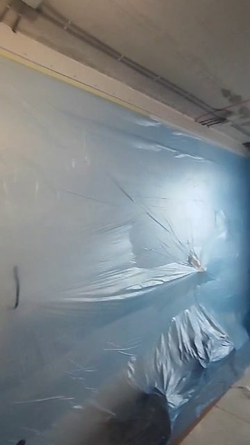 Новый тренд в отделке стен 😱

Шутка! 

Готовимся к монтажу натяжного потолка 👌🏻