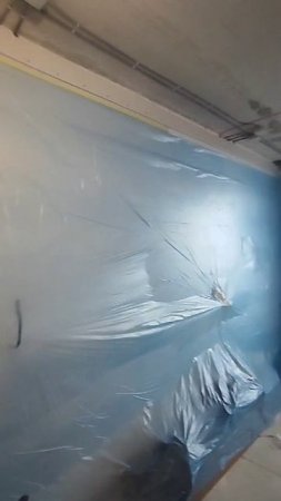 Новый тренд в отделке стен 😱

Шутка! 

Готовимся к монтажу натяжного потолка 👌🏻