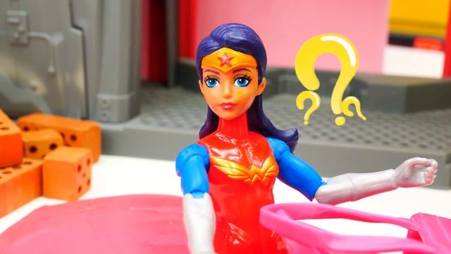 Шоу Той Мастер - Веном сражается с Железным Человеком! Супергерои в видео для мальчиков смотреть онлайн