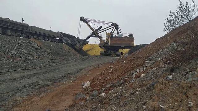 Выгрузка думпкаров на отвалы (ЭКГ-8и)