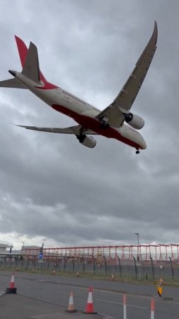 Landing of Boeing 787 Air India at Heathrow #heathrow  #airplane #london #aviation #landing