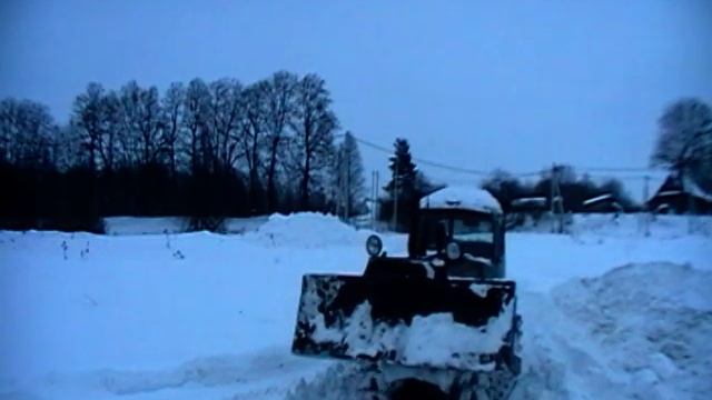 Расчистка у деревнской плотины "ДТ-75" смотреть онлайн