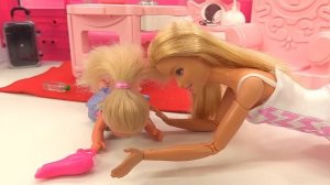 Куклы Барби: Штеффи упала со стола. Игры для девочек. Мультики с куклами Барби
