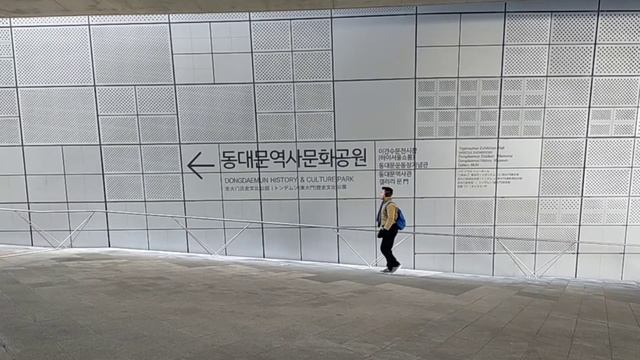 Takjub‼️Dongdaemun History & Culture Park Seoul Korea | Taman Dan Bangunannya Unik смотреть онлайн