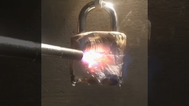 как быстро за 18 секунд открыть любой замок #какоткрытьзамок