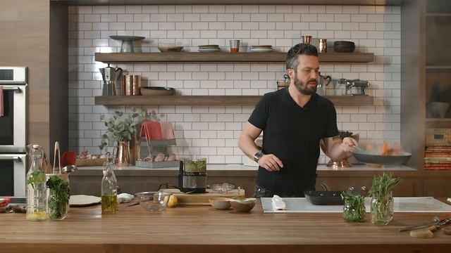 Fabio's Kitchen: Season 2 Episode 20, "Flank Steak & Salsa Verde" смотреть онлайн