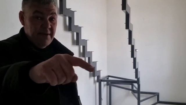 Двух этажный дом из газоблока/лестница с поворотом/металлическая лестница на второй этаж своего дом смотреть онлайн