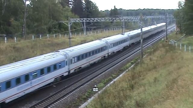 Электровоз ЧС200 с поездом смотреть онлайн