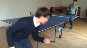 В тенисс игрют профессионалы нитипичная махачкала