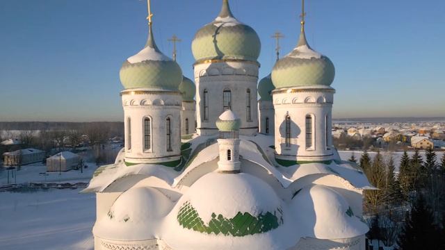 Храм красивый, величественный! смотреть онлайн