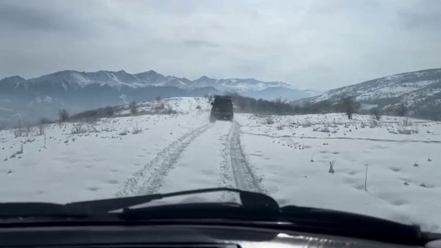 Как по снегу едет М/Т и зимняя шины. Зимой надо ездить на зимней #offroad #automobile #внедорожники смотреть онлайн