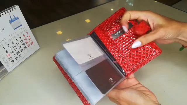 ВИЗИТНИЦЫ КОЖАНЫЕ ДЛЯ ДИСКОНТНЫХ КАРТ KARYA 0015 122 КРАСНАЯ смотреть онлайн