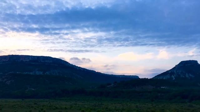 Крым 2020 // Облака Таймлапс // Закат над Тепе Кермен Качикальон Бахчисарай // Отдых в Крыму 2020 смотреть онлайн