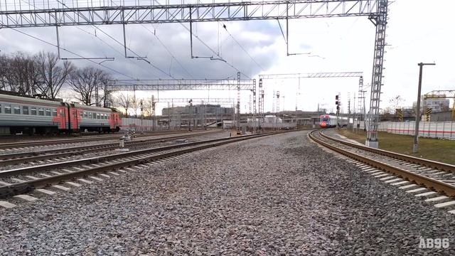 Электропоезда ЭШ2, ЭГ2Тв и ЭД4М на Рабочем посёлке смотреть онлайн