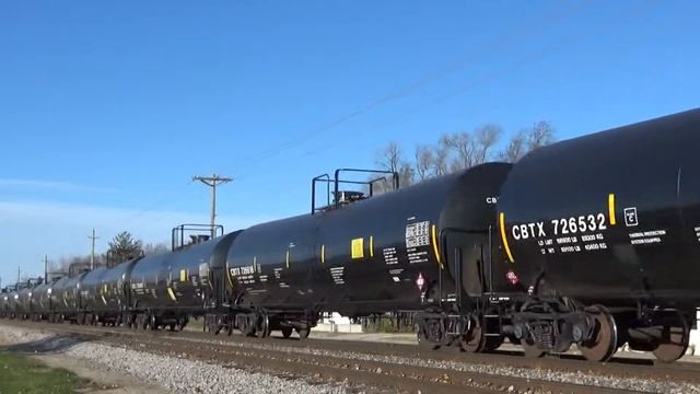 CSX 701 w/ BNSF Power Leads Oil Train, Buffalo, IA смотреть онлайн