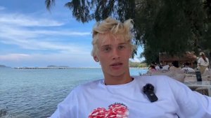 Даня Милохин / Danya Milokhin - irl стрим "Таай гуляем", 26.04.2024 г.