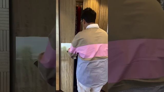 Farah Khan makes FUN of Karan Johar's new closet 😂 #shorts #farahkhan #karanjohar