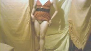 Crossdresser red mini dress n°1