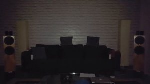 Yello   Point   Big Boy's Blues, MoFi Ultradeck, Schiit Mani+Lab Swagman PSU, WLM Lyra, Ayre amp