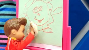 Штеффи сорвала урок! Барби вызывают в школу? Смешные видео для девочек про школу