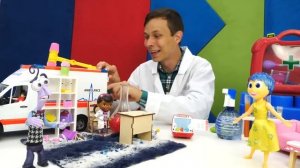 Видео про игры в куклы Головоломка. Откуда Тролль Розочка в Мегаклинике?! Игры в доктора и поп ит!